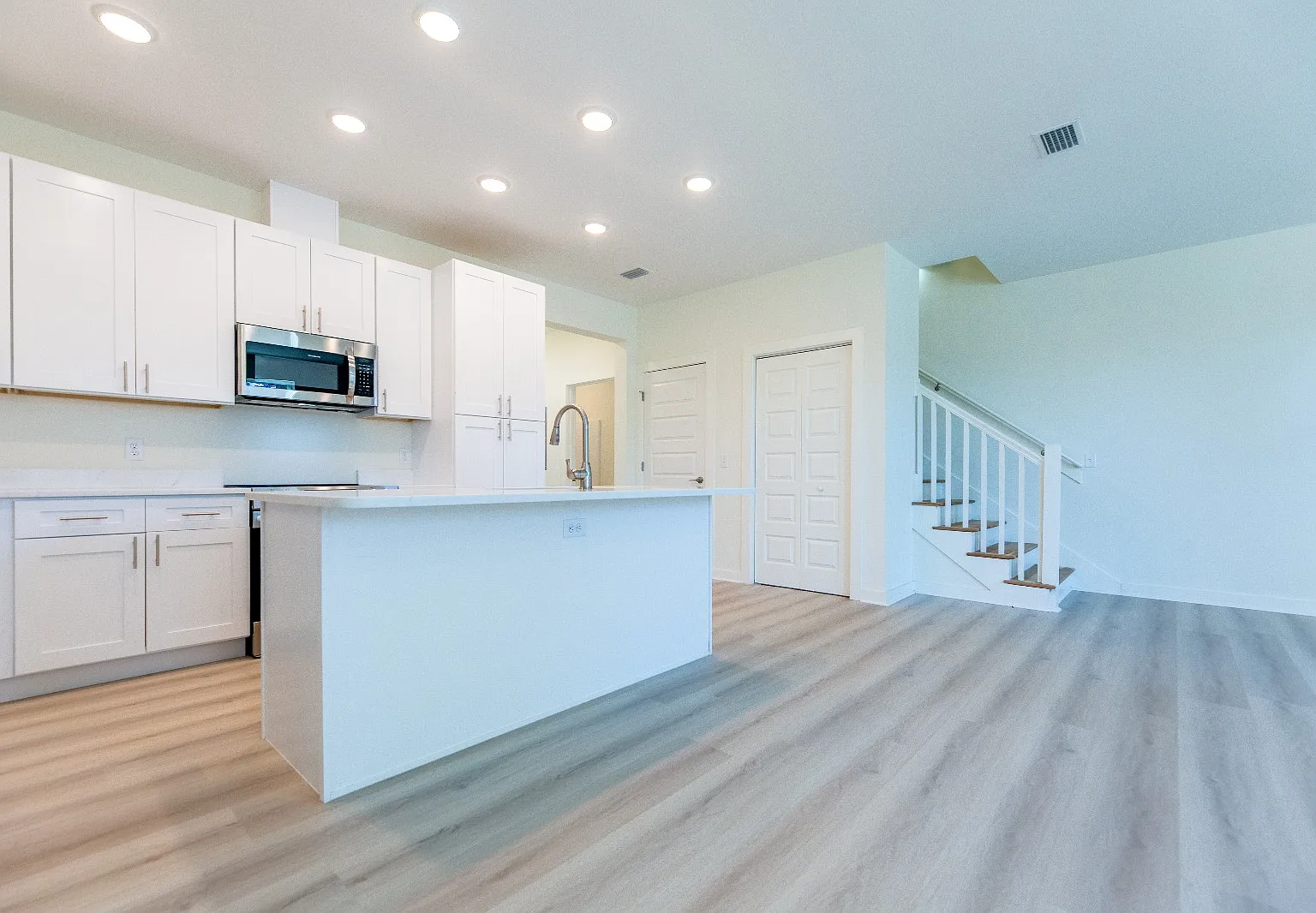 4 bed, 1800 sqft, $2,100 — Photo 3