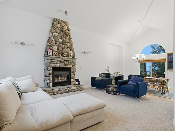 2nd image of 23662 Boulder Pl