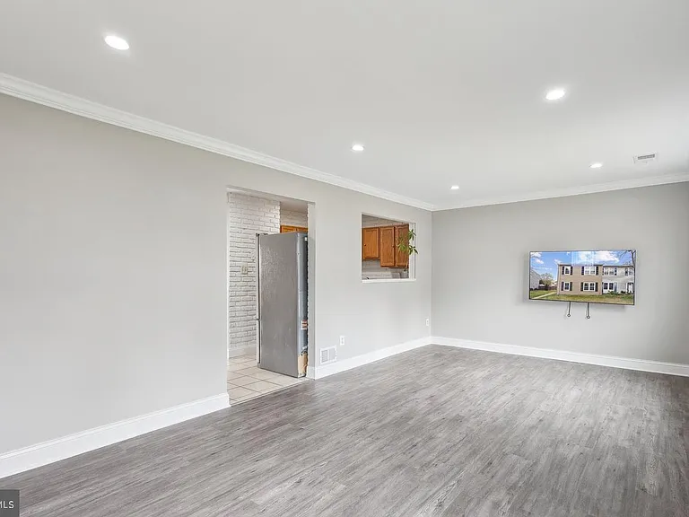 9490 Mooregate Ct — Photo 4