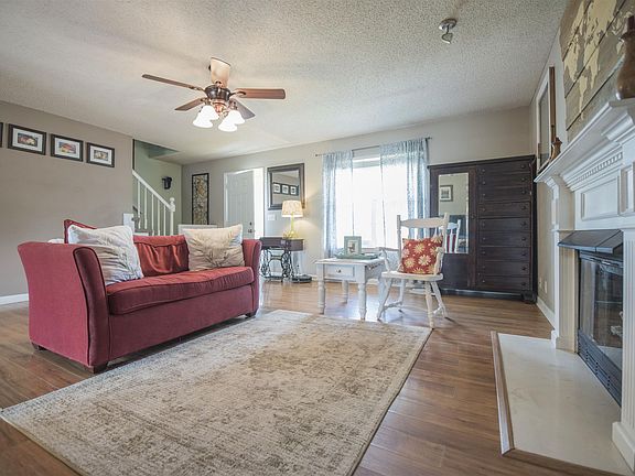 3rd image of 2056 Cambridge Ct