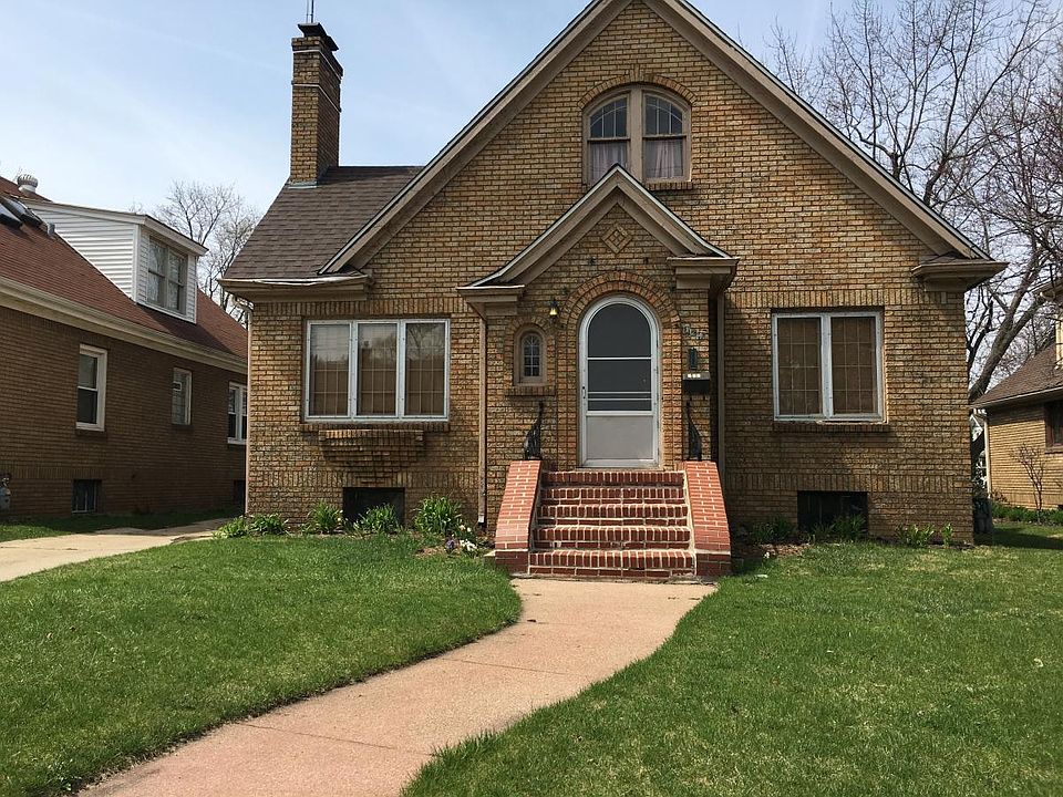 front with side driveway to garage