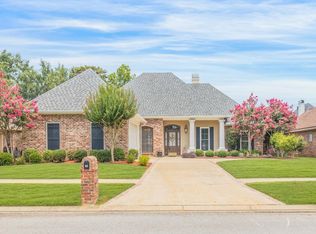 102 Inglenook Cir, Lafayette, LA 70508