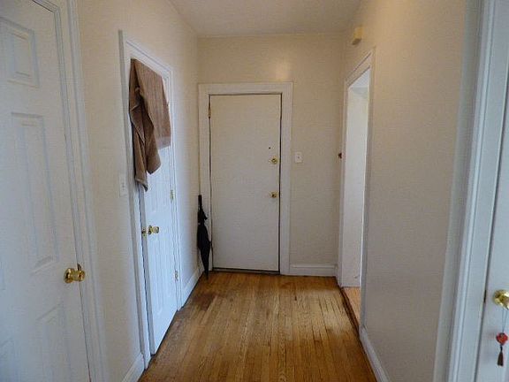 4th image of 2427 29th St #2F