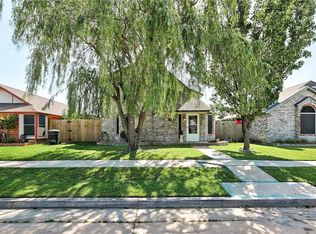 2124 Westmore Dr, Moore, OK 73170