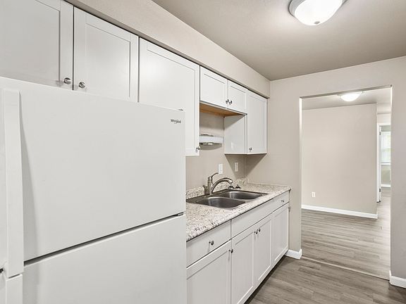 3rd image of 2025 Eastman Ave #8