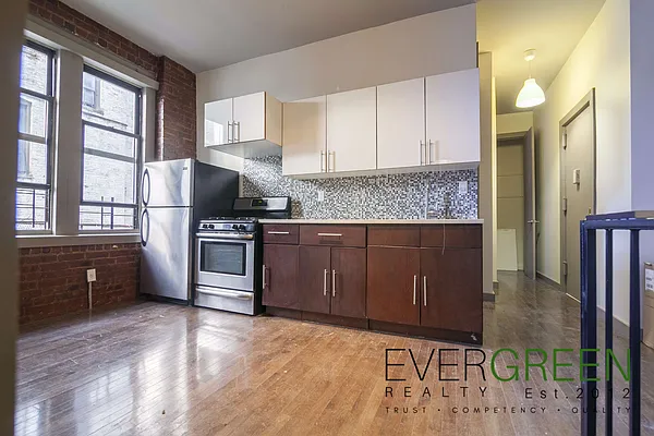 Rented by Evergreen Apartments BK | media 1
