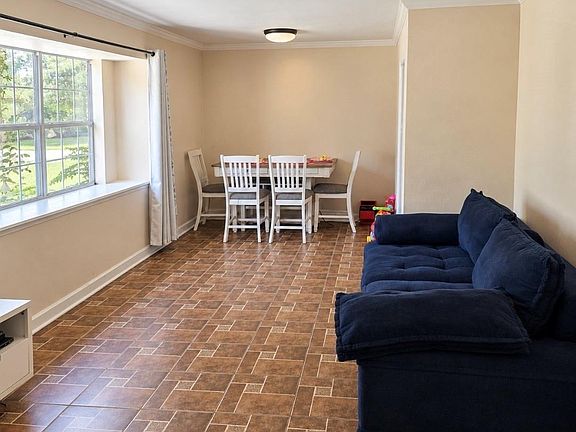 3rd image of 11010 Sageriver Dr