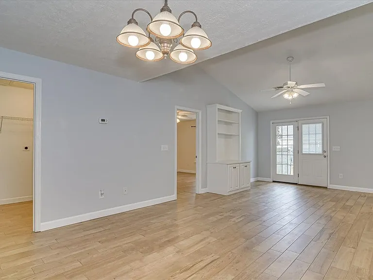 969 Cammaron Way — Photo 8