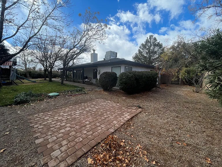 2046 Piccadilly Ln — Photo 35
