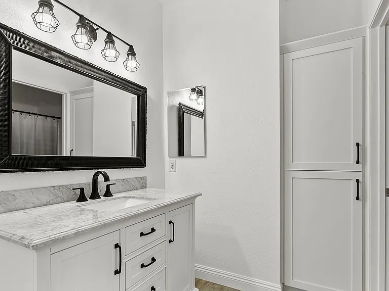 10590 Lakeside Dr N #B — Photo 7
