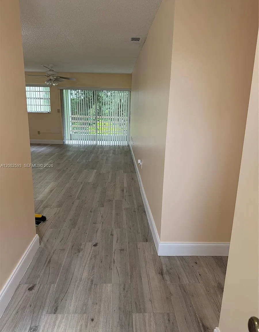 Patio West One Condo — Photo 2