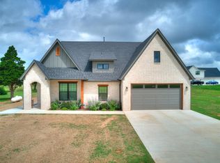 10105 Cedar Valley Cir, Guthrie, OK 73044