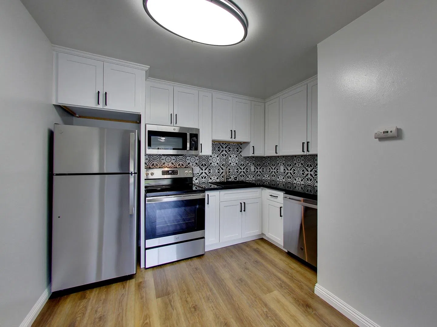 PARKWEST APARTMENTS — Photo 2