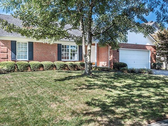 3rd image of 445 Rockbourne Dr