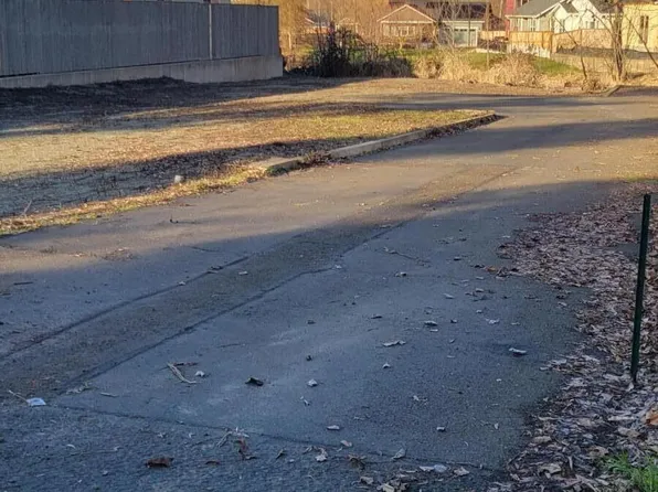 233 Talent Ave, Talent, OR 97540