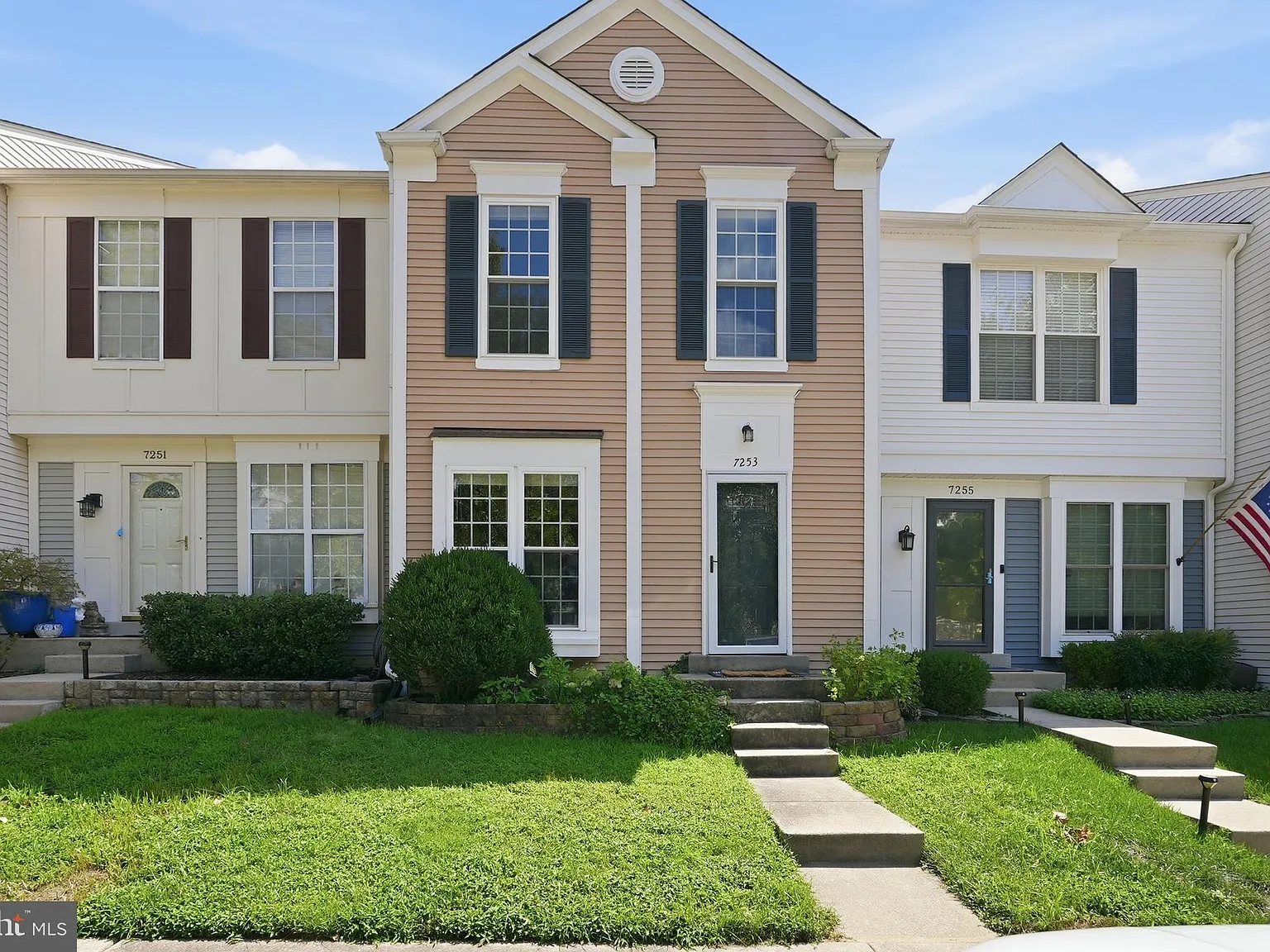 2 bed, 3.5 bath, 1474 sqft, $3,000 — Photo 2
