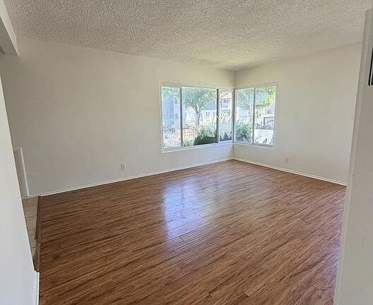 4th image of 10218 Darby Ave APT 1
