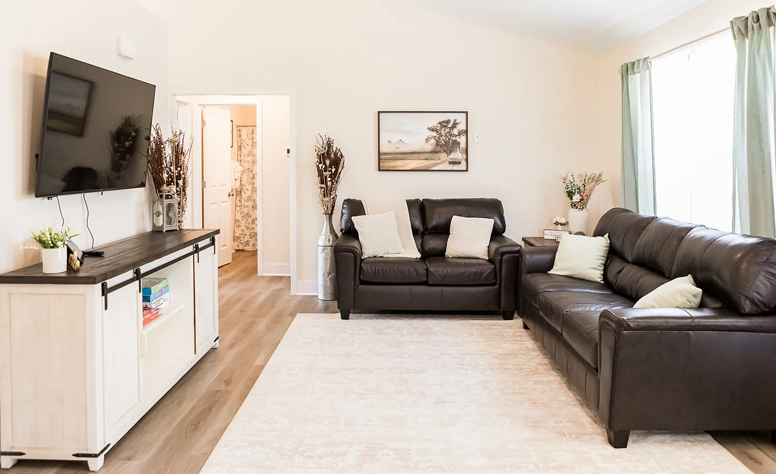 Avalon Haven - Fully Furnished 3 BR, 3 BA — Photo 4