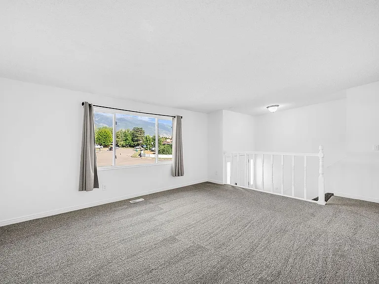 749 N Colonial Ave — Photo 2