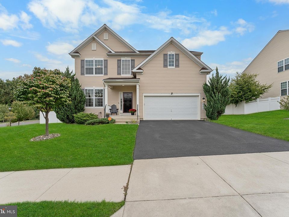 1st image of 600 Victorianna Dr
