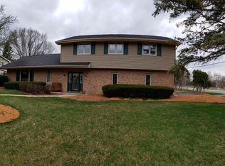 1314 Crestview Rd, Sterling, IL 61081