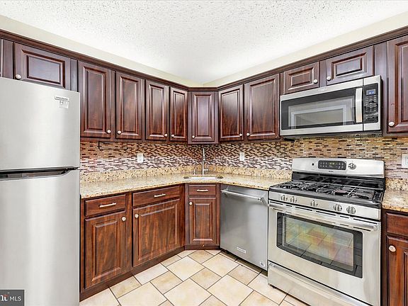 4th image of 43 Aspen Ct
