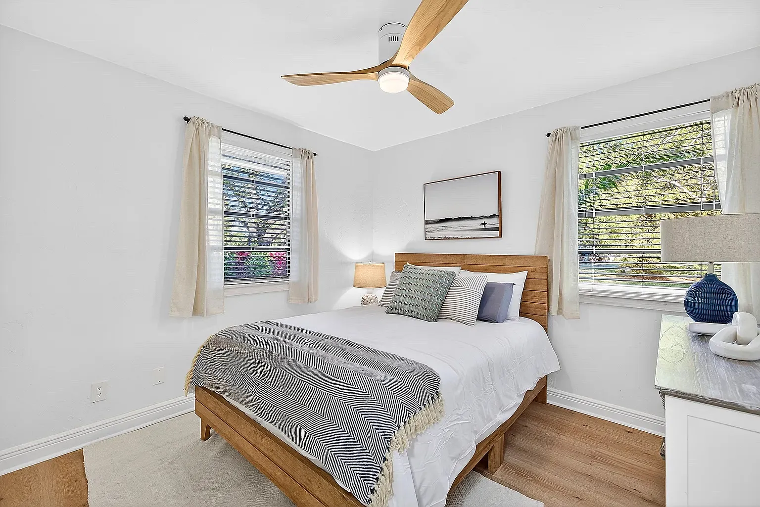 5 bed, 1820 sqft, $7,822 — Photo 3