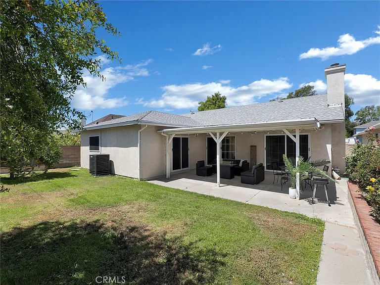 10018 Cozycroft Ave — Photo 31