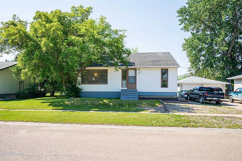 107 N 3rd Ave W, Neilburg, SK S0M 2C0 MLS A2064330 Zillow