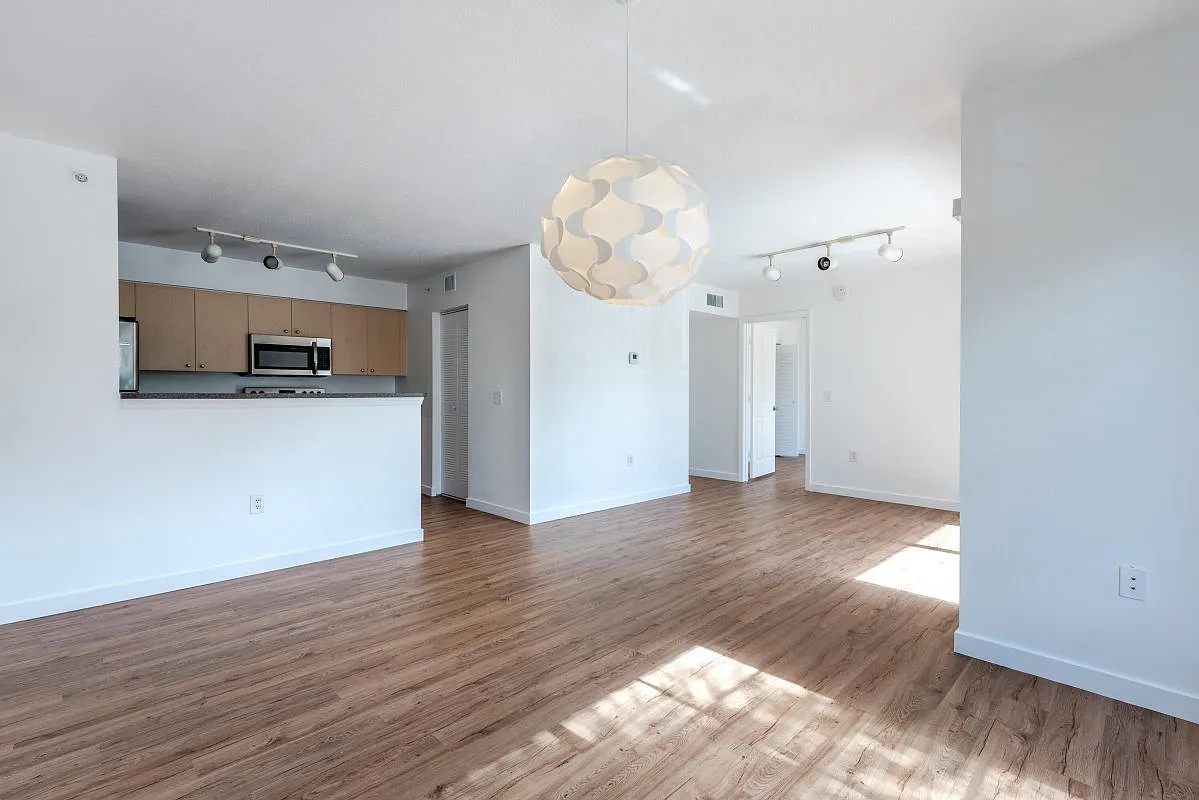 1 bed, 1.0 bath, 760 sqft, $1,650 — Photo 2