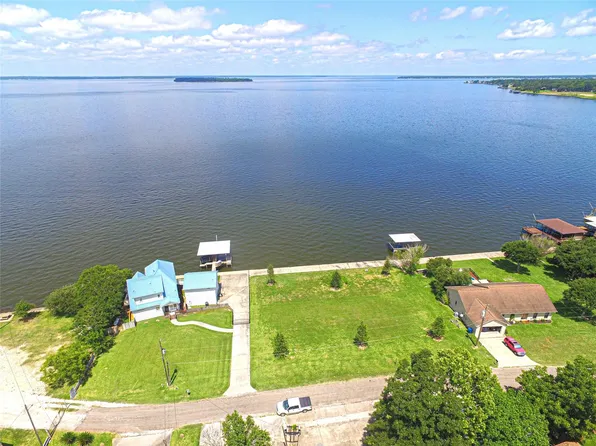 W Lake Shore Dr, Livingston, TX 77351