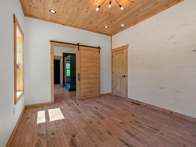 168 Ewing St — Photo 33