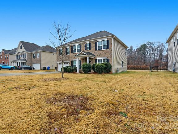 3rd image of 182 Sassafras Rd