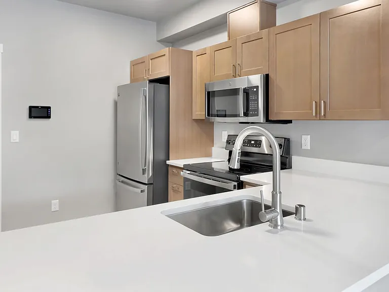 Kingsway Apartments — Photo 79