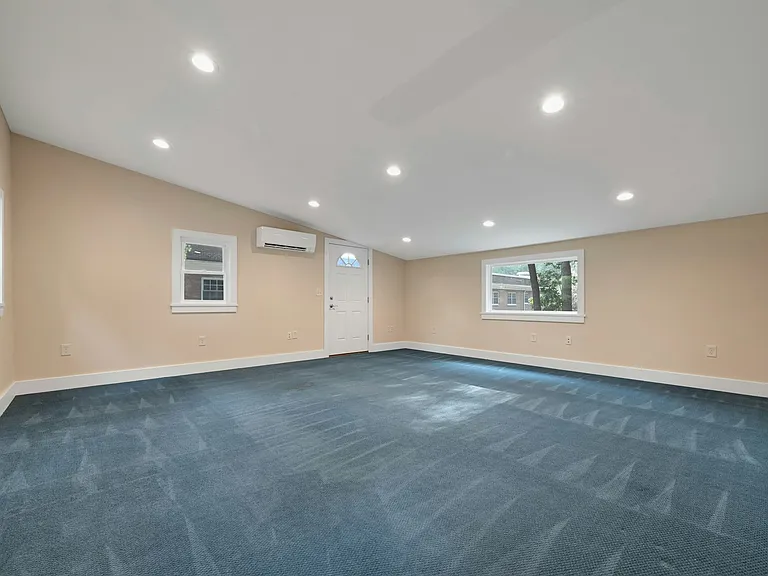 288 S Van Dien Ave #D — Photo 8