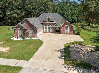 21025 April Ln, Livingston, LA 70754