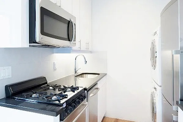 Rented by City Connections Realty | media 27