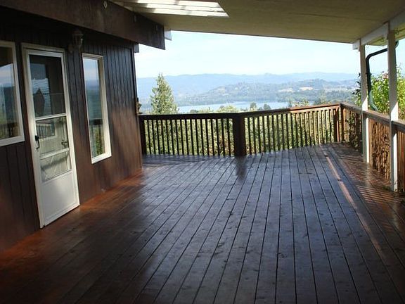 Large wrap-around deck