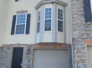 2728 Hunters Crest Dr, York, PA 17402