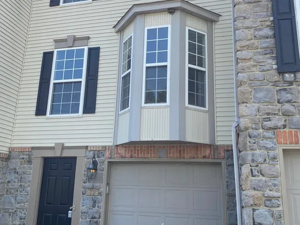 2728 Hunters Crest Dr, York, PA 17402