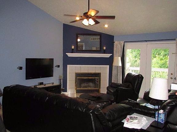 3rd image of 373 Applecreek Ct