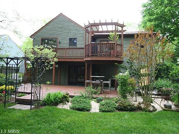3rd image of 158 Clarence Ave