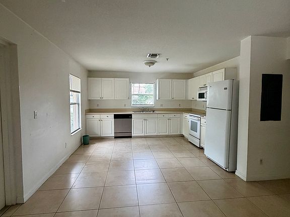 3rd image of 1836 41st Ave APT C