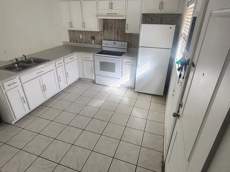 1205 Pleasant Oaks Ct #1205 — Photo 9