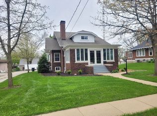 106 W Burton Ave, Eureka, IL 61530