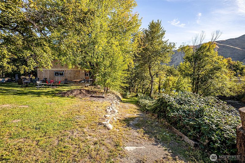 2nd image of 1482 Sleepy Hollow Road