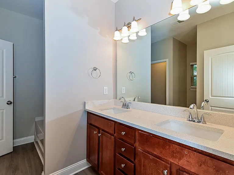 5084 Summerview Ln — Photo 9