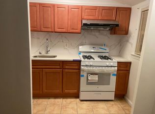 61-11 228th St FLOOR 2, Oakland Gardens, NY 11364
