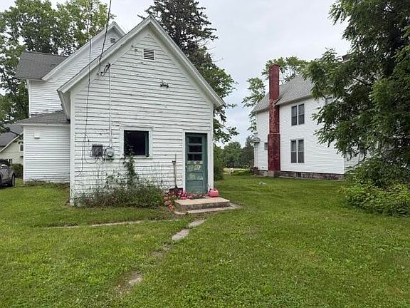 4th image of 423 W Upton Ave