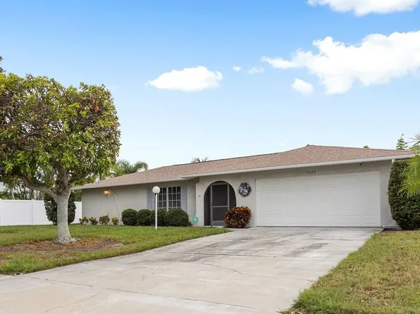 7320 Meadowbrook Dr, Sarasota, FL 34243